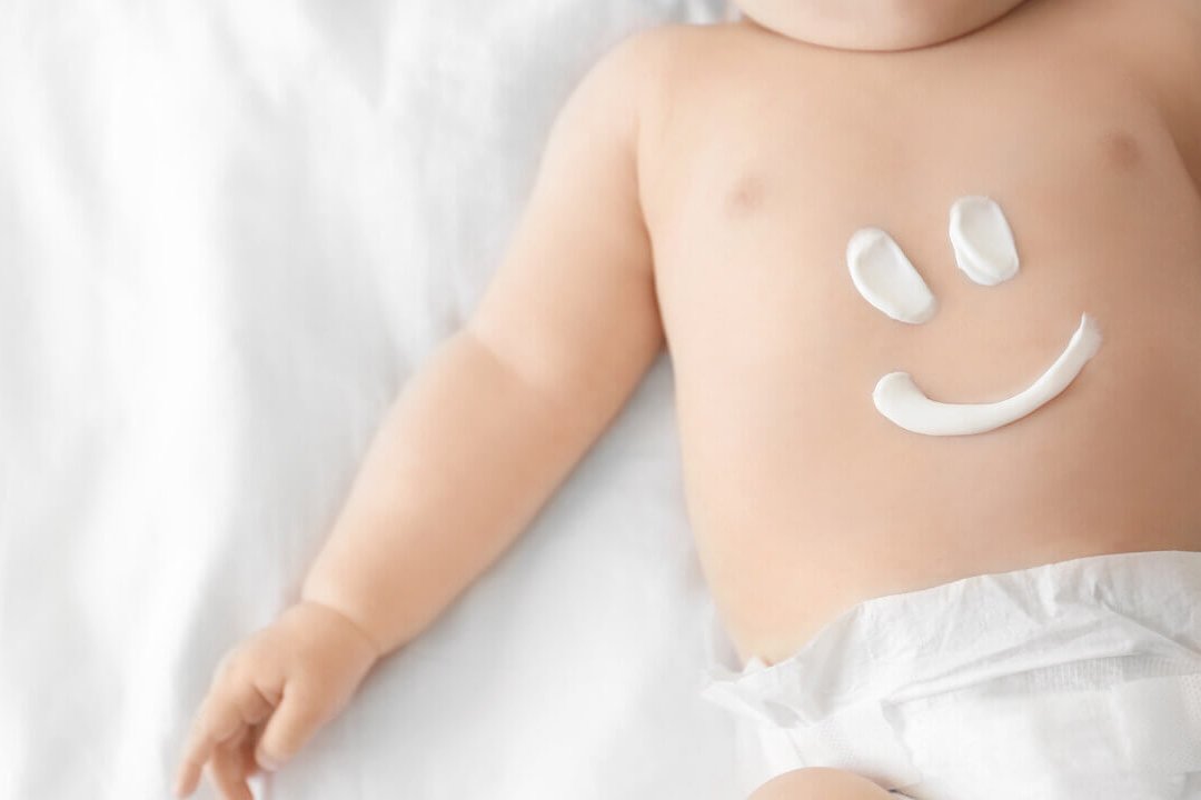 Neugeborenes eincremen – so klappts